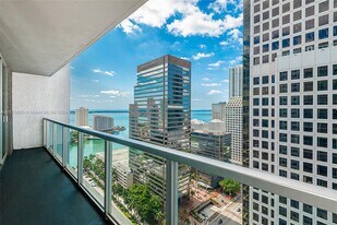 500 Brickell Ave in Miami, FL - Building Photo