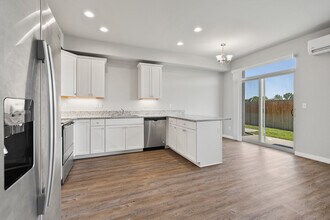 The Towns on Entiat in Kennewick, WA - Building Photo - Building Photo