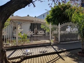 14824 Delano St in Van Nuys, CA - Building Photo - Building Photo