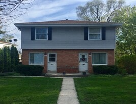 10601 W Garfield Ave in Wauwatosa, WI - Building Photo