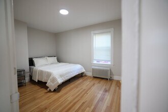 16 Orange St in Lewiston, ME - Building Photo - Building Photo