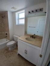 425 NE 30th St in Miami, FL - Building Photo - Building Photo