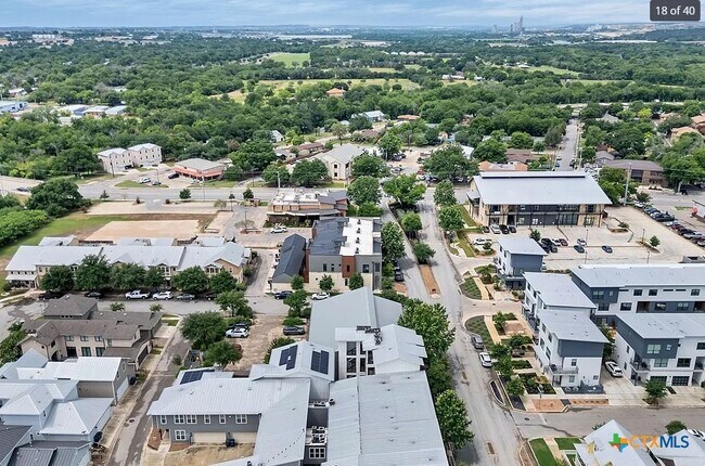 1143 N Academy Ave in New Braunfels, TX - Building Photo - Building Photo