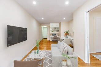 25 W 13th St in New York, NY - Building Photo - Building Photo
