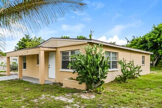 100 Apache St in Lehigh Acres, FL - Foto de edificio - Building Photo