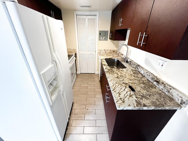 202 Lucerne Ave in Lake Worth Beach, FL - Foto de edificio - Building Photo