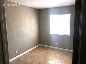 4226 Zavala St in Las Vegas, NV - Building Photo - Building Photo