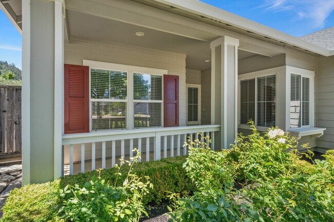 300 Homewood Ct in Cloverdale, CA - Building Photo - Building Photo