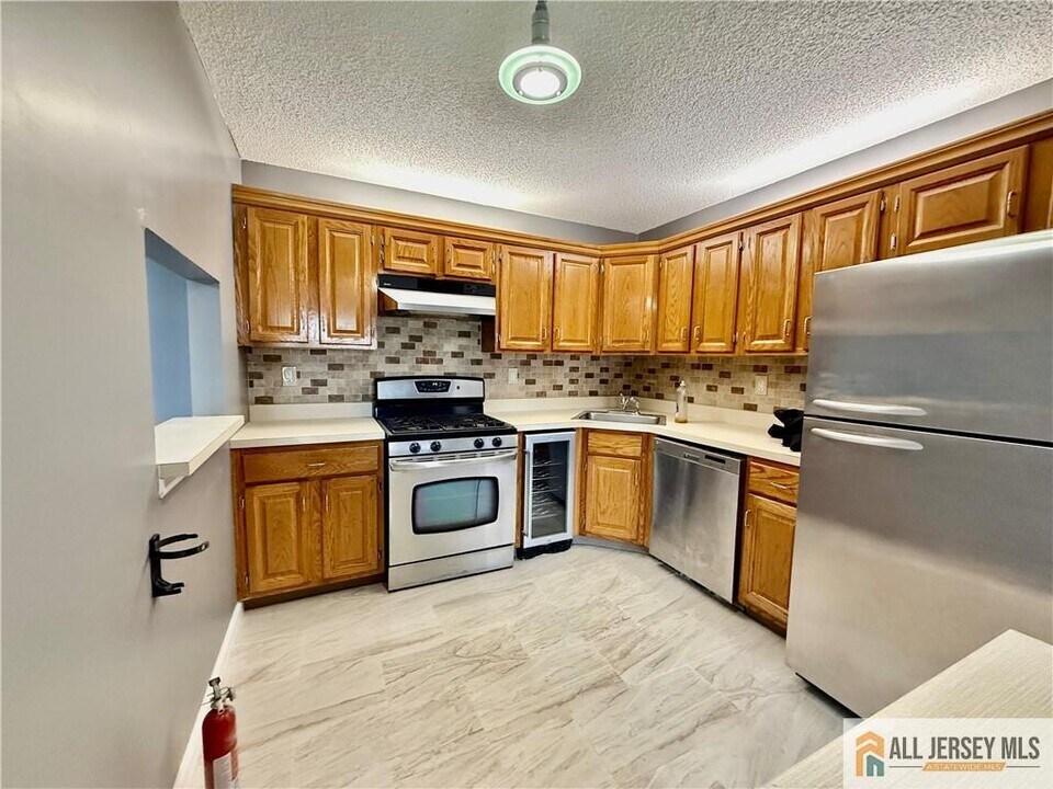 31 Voscek Ct in Trenton, NJ - Building Photo