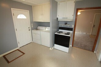 1252 Ackermant St in Waterloo, IA - Building Photo - Building Photo