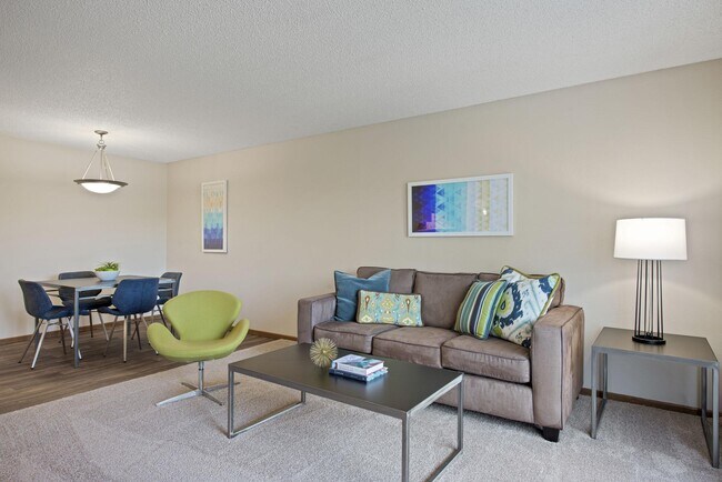 Northpointe in Coon Rapids, MN - Foto de edificio - Building Photo