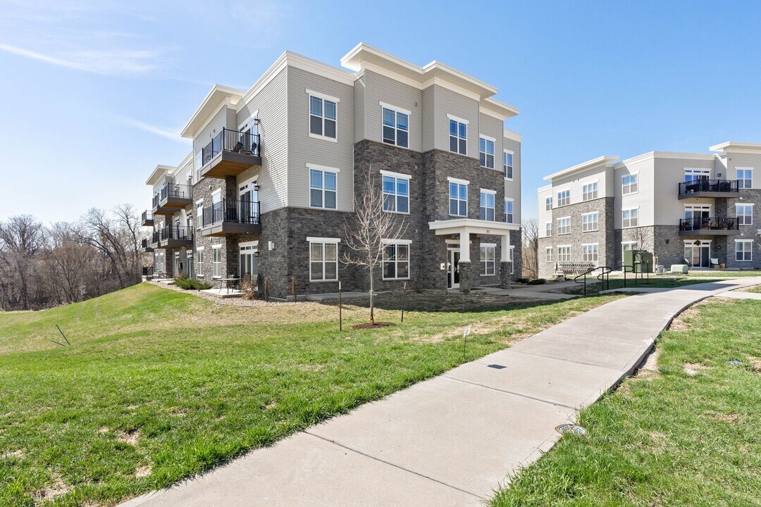 80 Gathering Pl Ln in Iowa City, IA - Building Photo