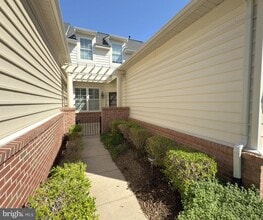 44342 Oakmont Manor Square in Ashburn, VA - Building Photo - Building Photo