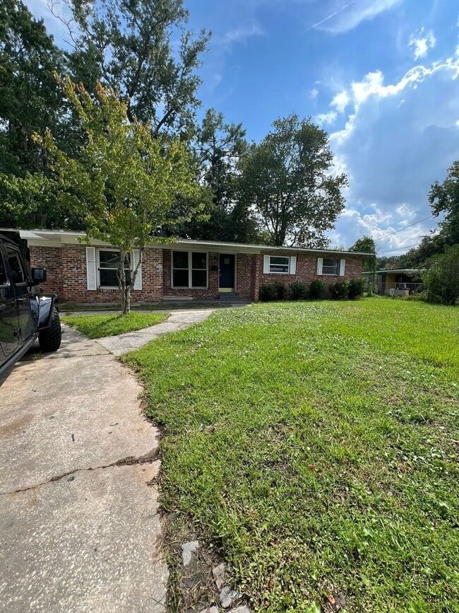 5450 Juno Dr in Jacksonville, FL - Building Photo - Building Photo