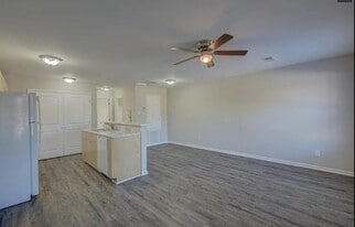 214 Poplar St in Bolivar, TN - Building Photo