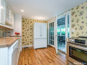 61 Curtiss Rd in Warren, CT - Building Photo - Building Photo