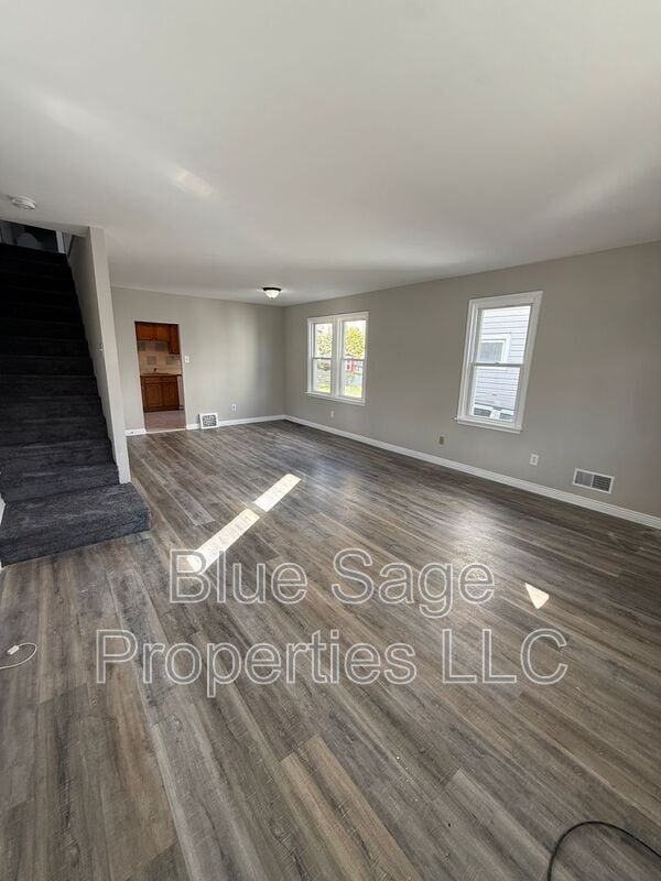 105 W Broadway Ave in Clifton Heights, PA - Building Photo - Building Photo