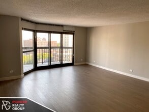 2551 N Clark St in Chicago, IL - Foto de edificio - Building Photo