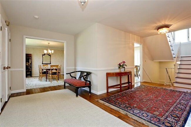 930 Fairway Ln in Mamaroneck, NY - Building Photo - Building Photo