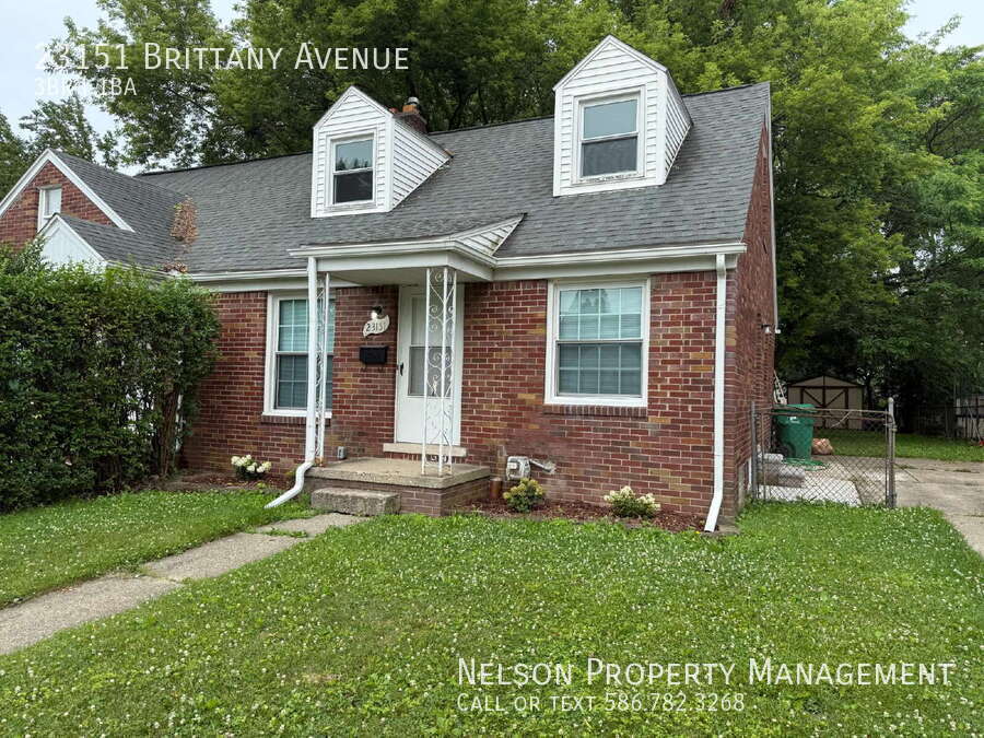 23151 Brittany Ave in Eastpointe, MI - Building Photo