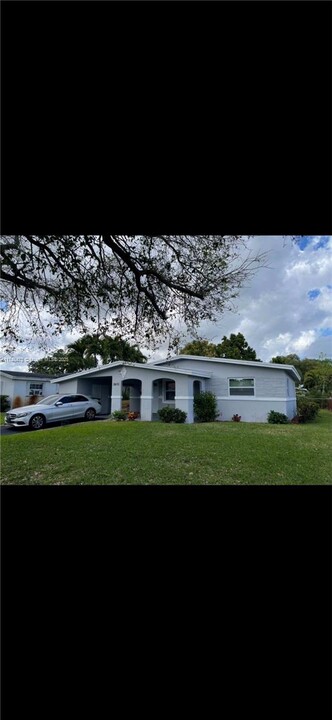 3631 NW 9th St in Lauderhill, FL - Building Photo