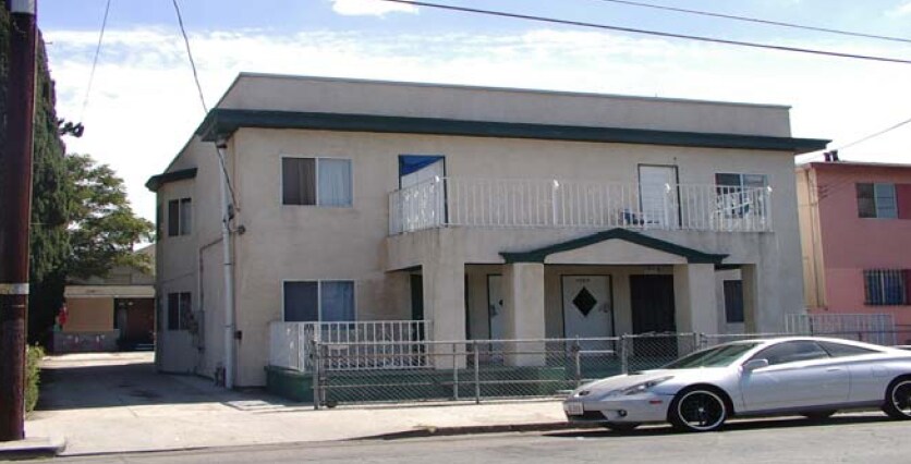 1758 S New England St in Los Angeles, CA - Foto de edificio