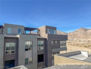 667 Grey Saker St in Las Vegas, NV - Building Photo - Building Photo