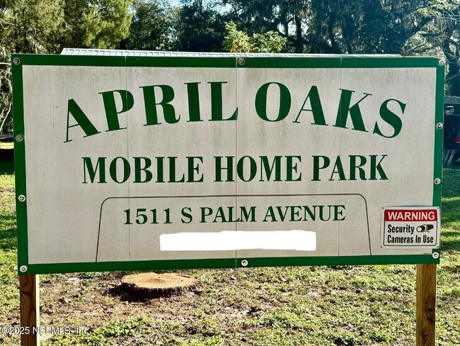 1511 S Palm Ave in Palatka, FL - Foto de edificio - Building Photo