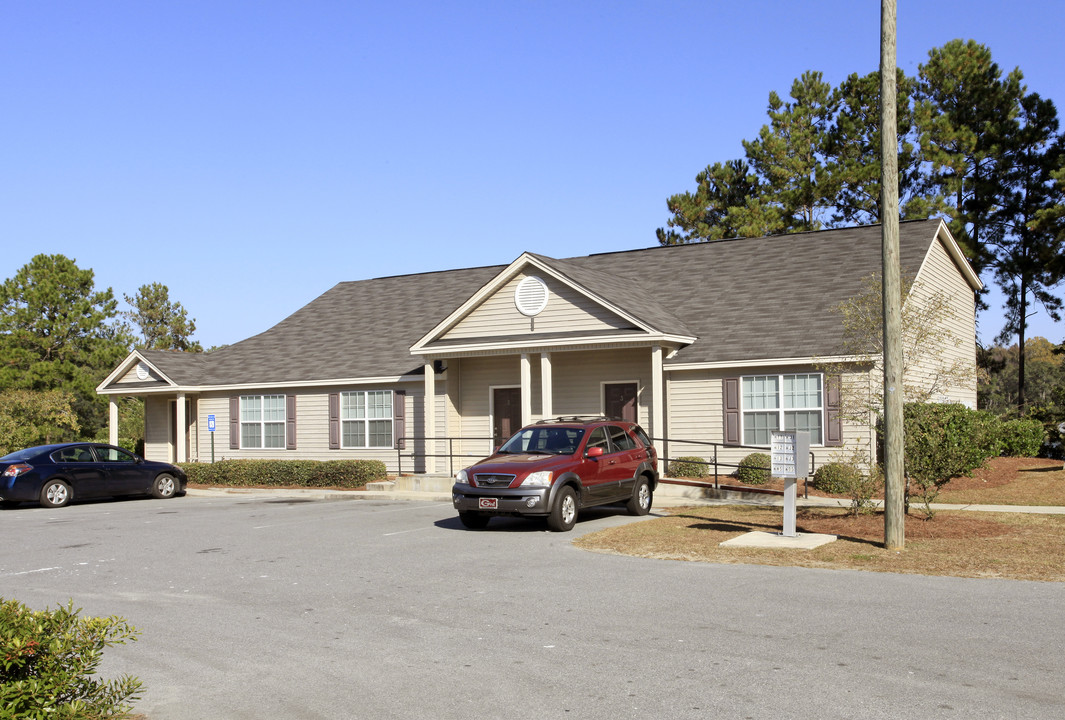 Lakeview Apartments in Savannah, GA - Building Photo