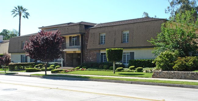 550 E California Blvd in Pasadena, CA - Building Photo - Building Photo