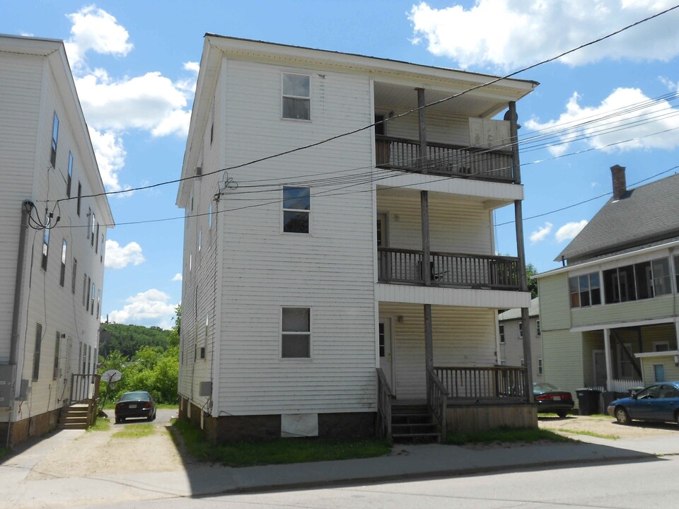 114-116 Charlton St in Southbridge, MA - Foto de edificio