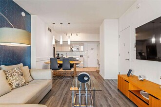 2602 E Hallandale Beach Blvd in Hallandale Beach, FL - Foto de edificio - Building Photo