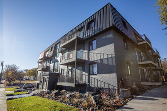 Excelsior Shores in Excelsior, MN - Foto de edificio - Building Photo