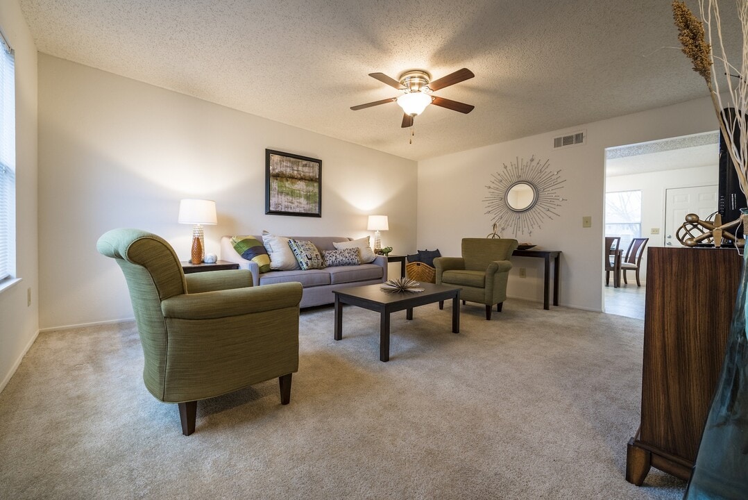 MeadowView Townhomes in Goshen, OH - Foto de edificio
