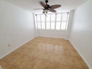 18061 Biscayne Blvd in Aventura, FL - Building Photo - Building Photo
