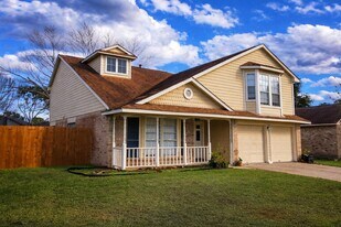 15334 Oak Terrace Dr in Houston, TX - Building Photo