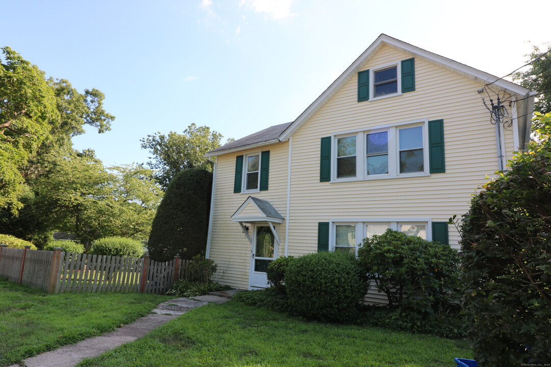 2 Oak St in Westport, CT - Foto de edificio