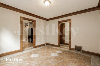 216 S Elmwood Ave in Waukegan, IL - Building Photo - Building Photo