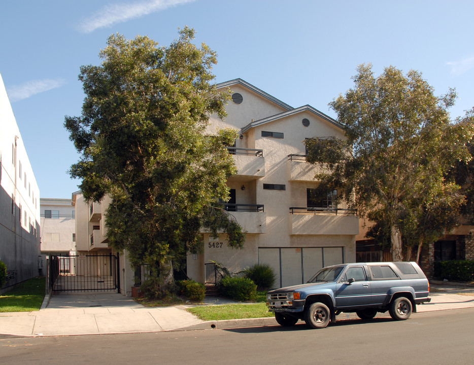 5427 W 93rd St in Los Angeles, CA - Foto de edificio