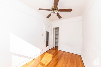 5704 S Harper Ave in Chicago, IL - Building Photo - Building Photo