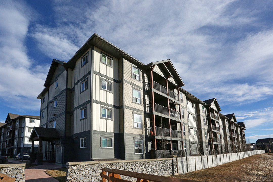 3000 Kingsland Clos SE in Airdrie, AB - Building Photo