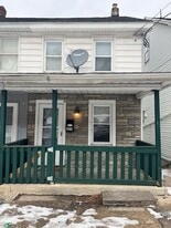 215 E High St in Coaldale, PA - Building Photo