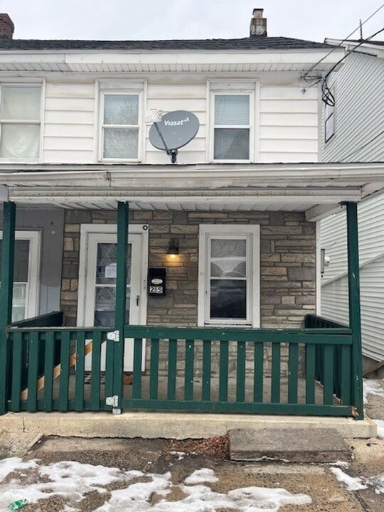 215 E High St in Coaldale, PA - Building Photo