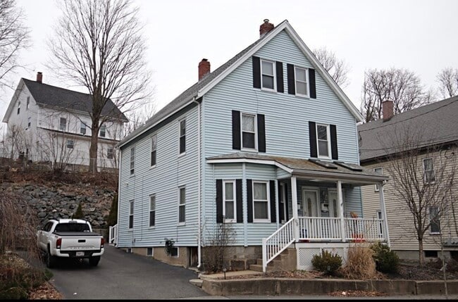 68 Vernon St, Unit #1 in Wakefield, MA - Building Photo - Building Photo