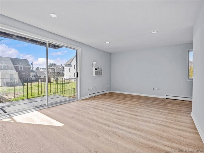 98 Carlton St in New Britain, CT - Foto de edificio - Building Photo