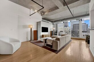 700 W Van Buren St in Chicago, IL - Building Photo - Building Photo