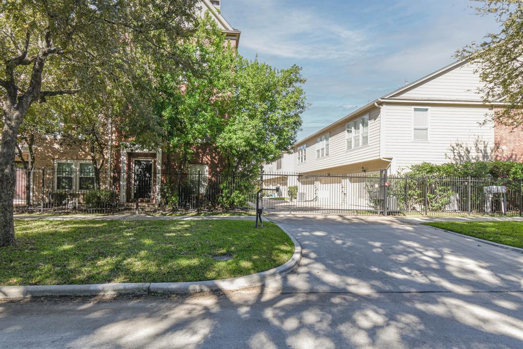 2714 Crawford St in Houston, TX - Building Photo