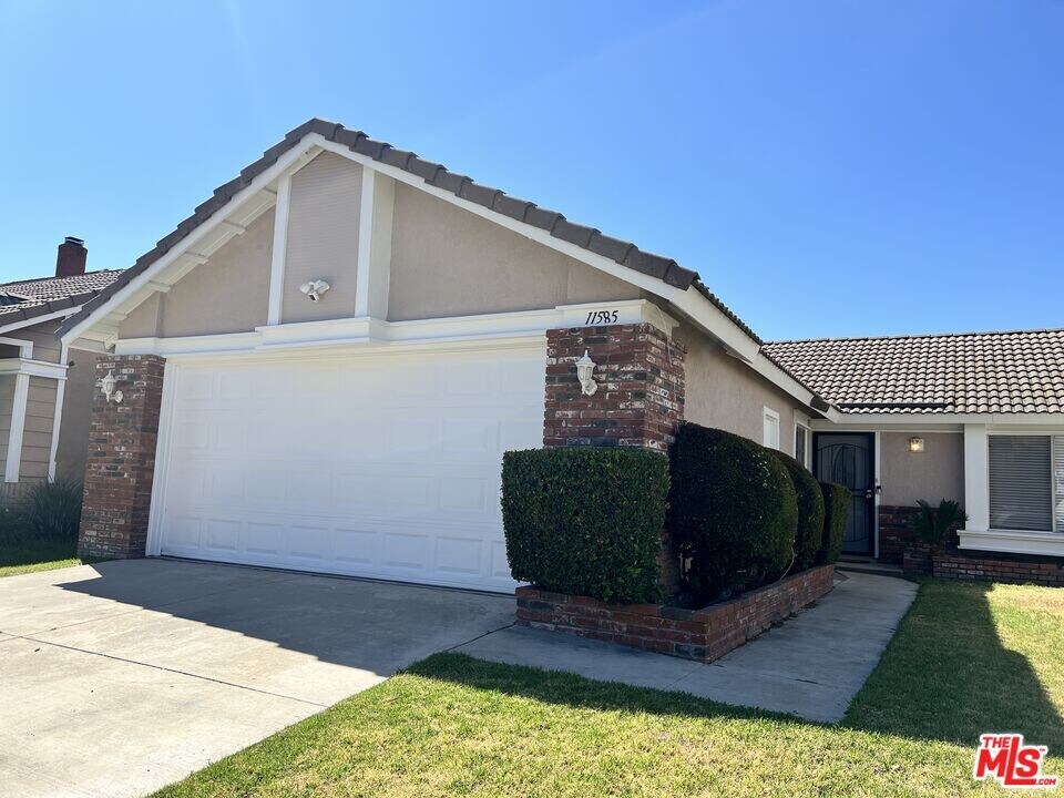 11585 Pinnacle Peak Ct in Rancho Cucamonga, CA - Building Photo