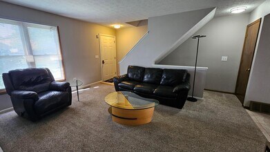 5305 Berrywood Dr in Columbus, OH - Foto de edificio - Building Photo