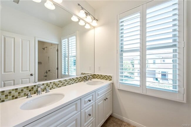 77 Medford in Irvine, CA - Building Photo - Building Photo